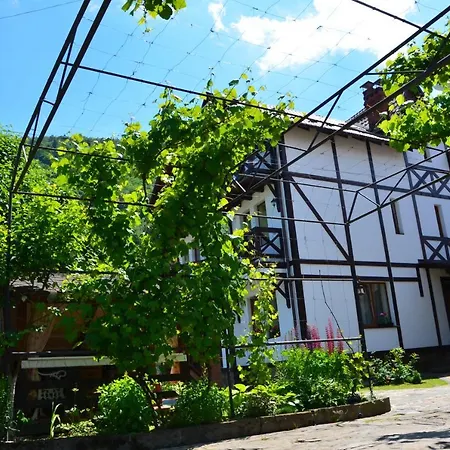 Fachwerk Hotel Yaremche Exterior photo