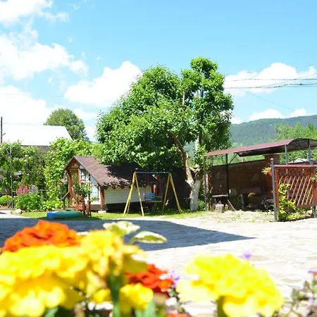 Fachwerk Hotel Yaremche Exterior photo